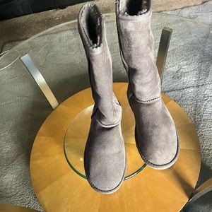 Ugg tall boots size 6